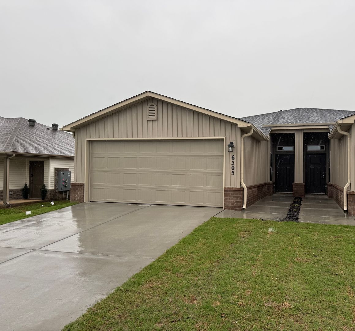 Bentonville House: 6505 NW Vandergriff St