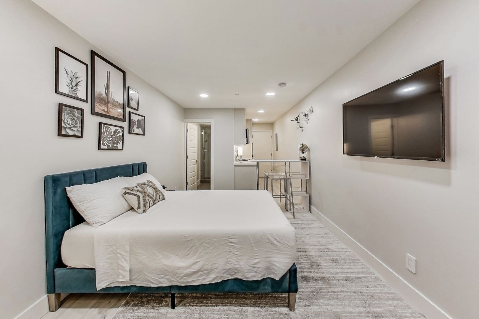 San Francisco Apartment: 565 Page St