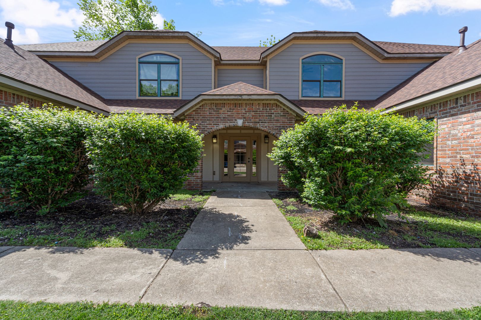 Fayetteville Apartment: 596 E Miracle Dr