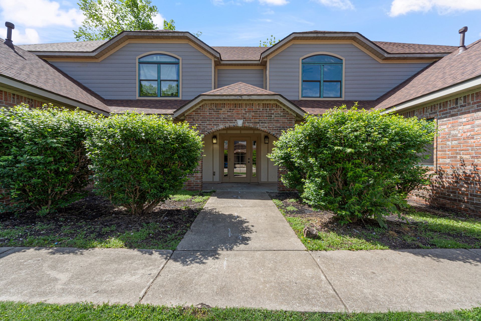 Fayetteville Apartment: 596 E Miracle Dr