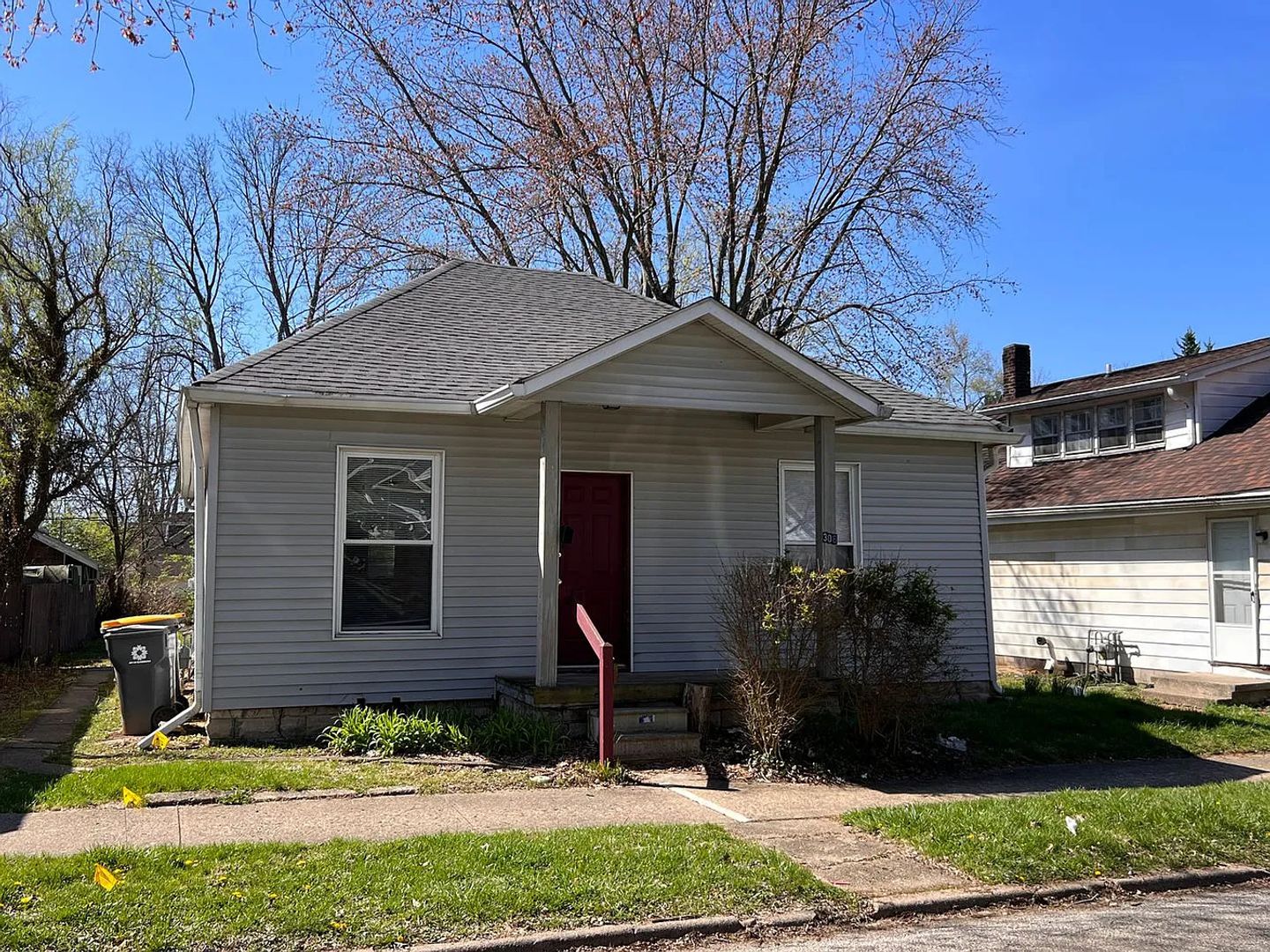 Bloomington House: 308 E 12th St
