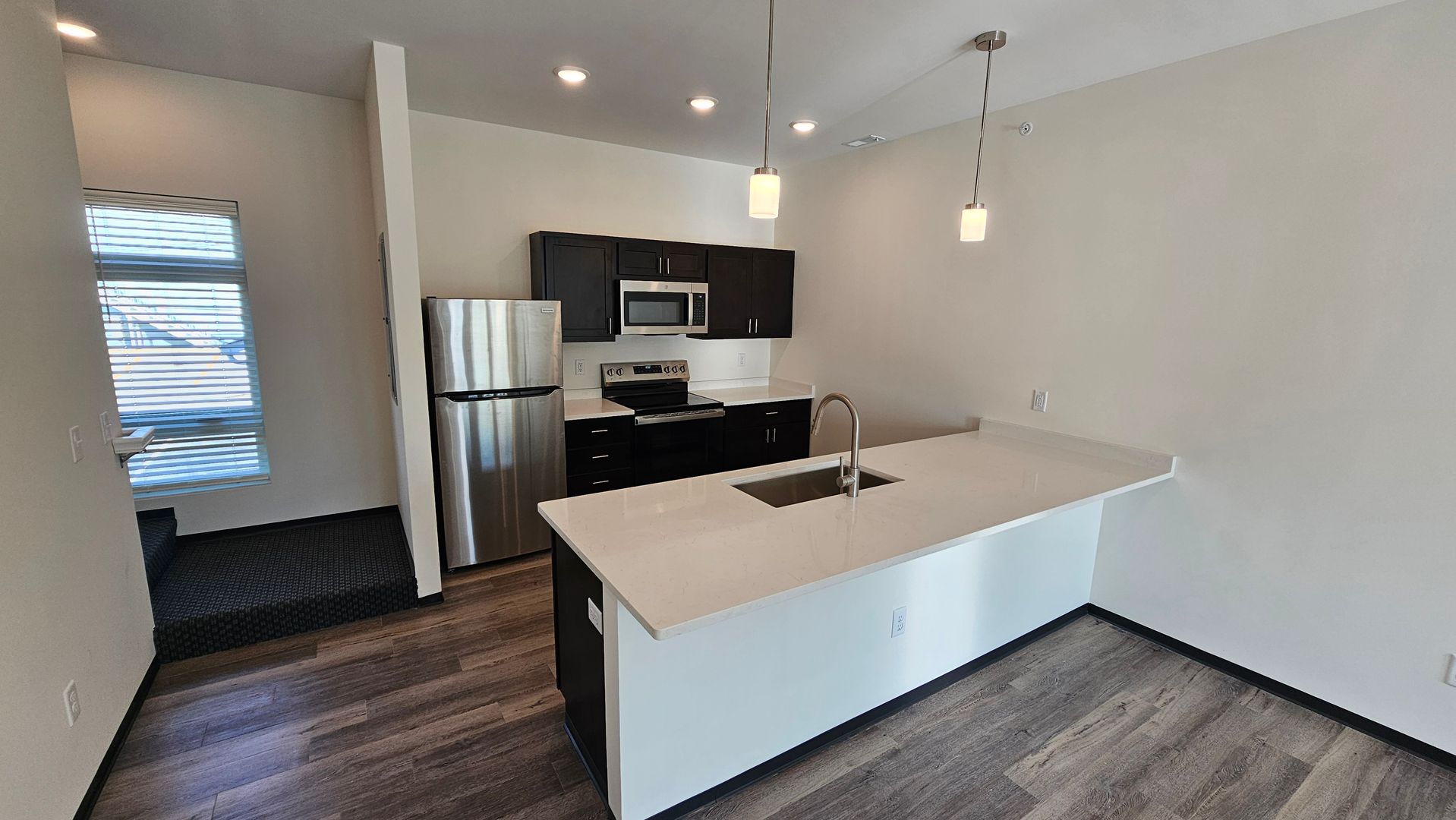 Bloomington Apartment: 416 E Cottage Grove Ave