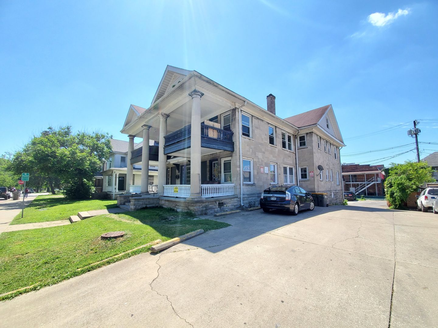 Bloomington Apartment: 420 E 6th St