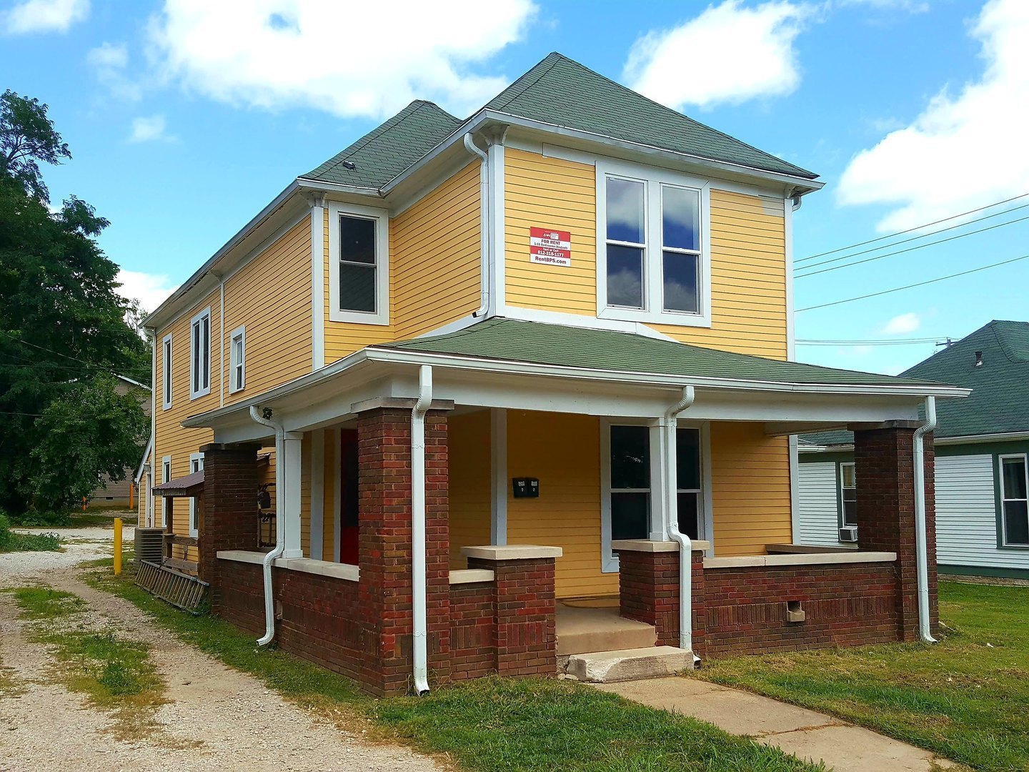 Bloomington Apartment: 303 E 10th St