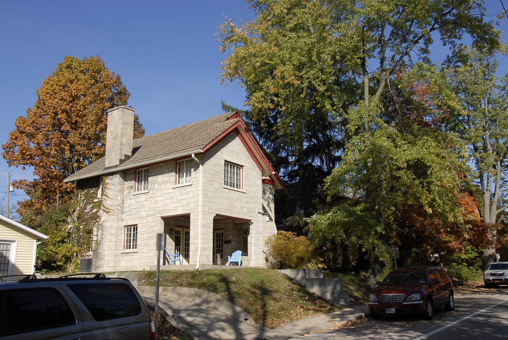 Bloomington Apartment: 611 N Washington St