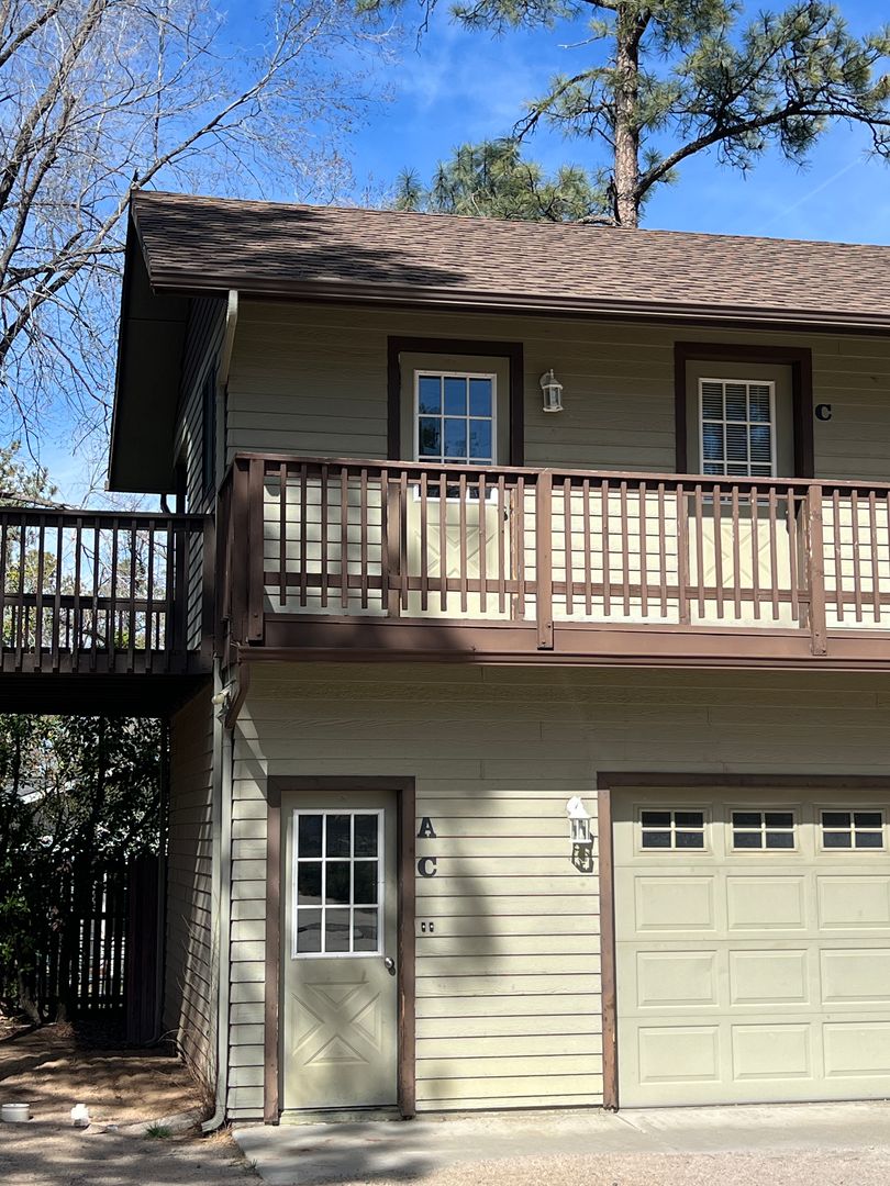 Prescott Apartment: 812 Coronado Avenue