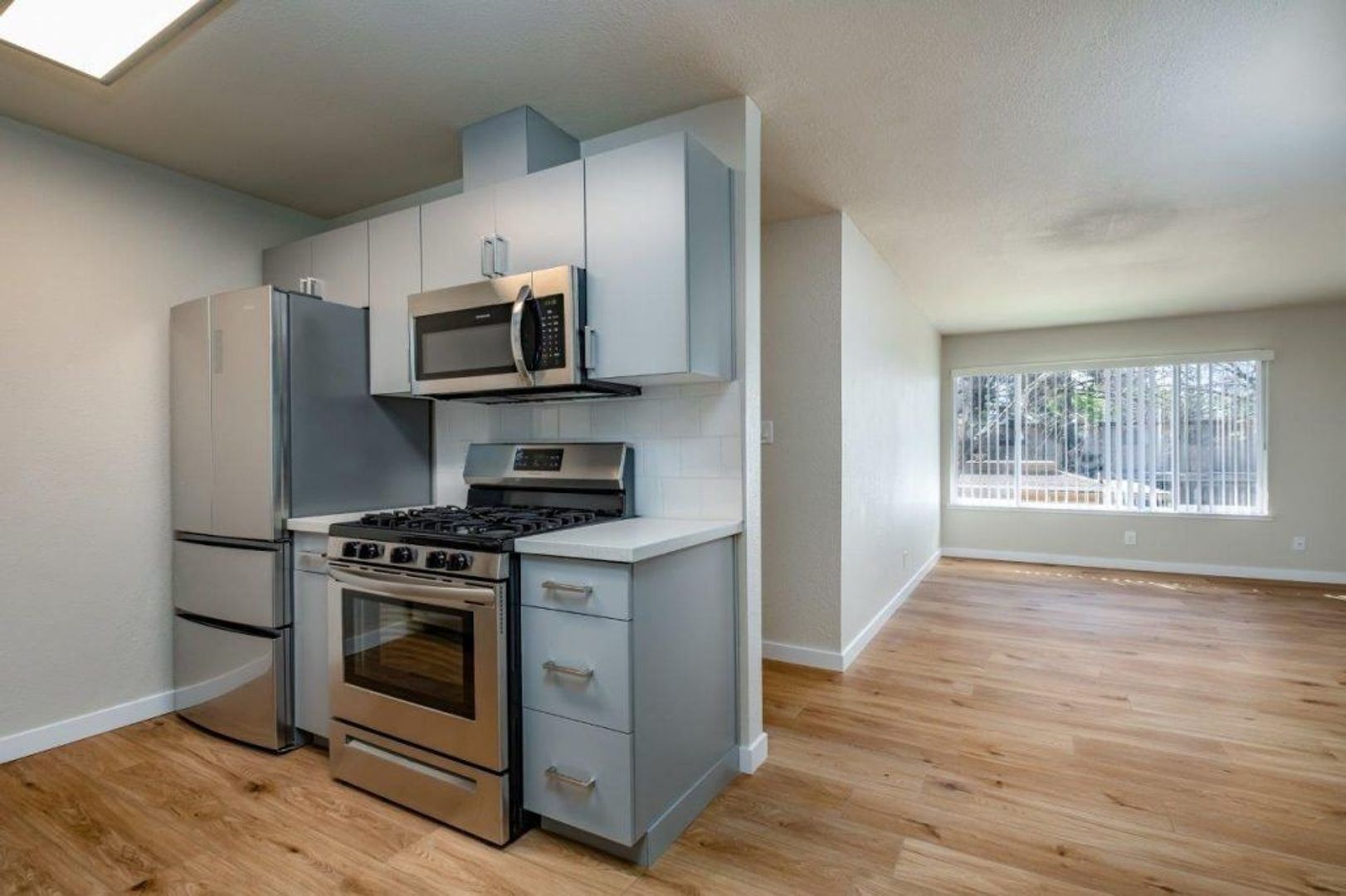 Manteca Apartment: 207 S. Union Rd.