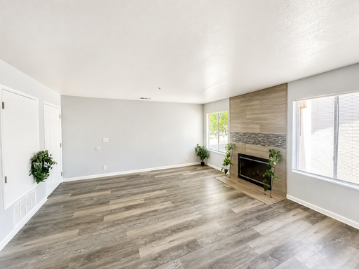 !! MOVE-IN SPECIAL: $1,000 OFF !!