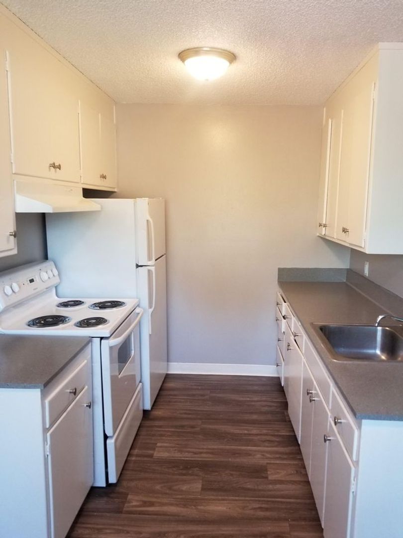 Modesto Apartment: 1625 Scenic Drive