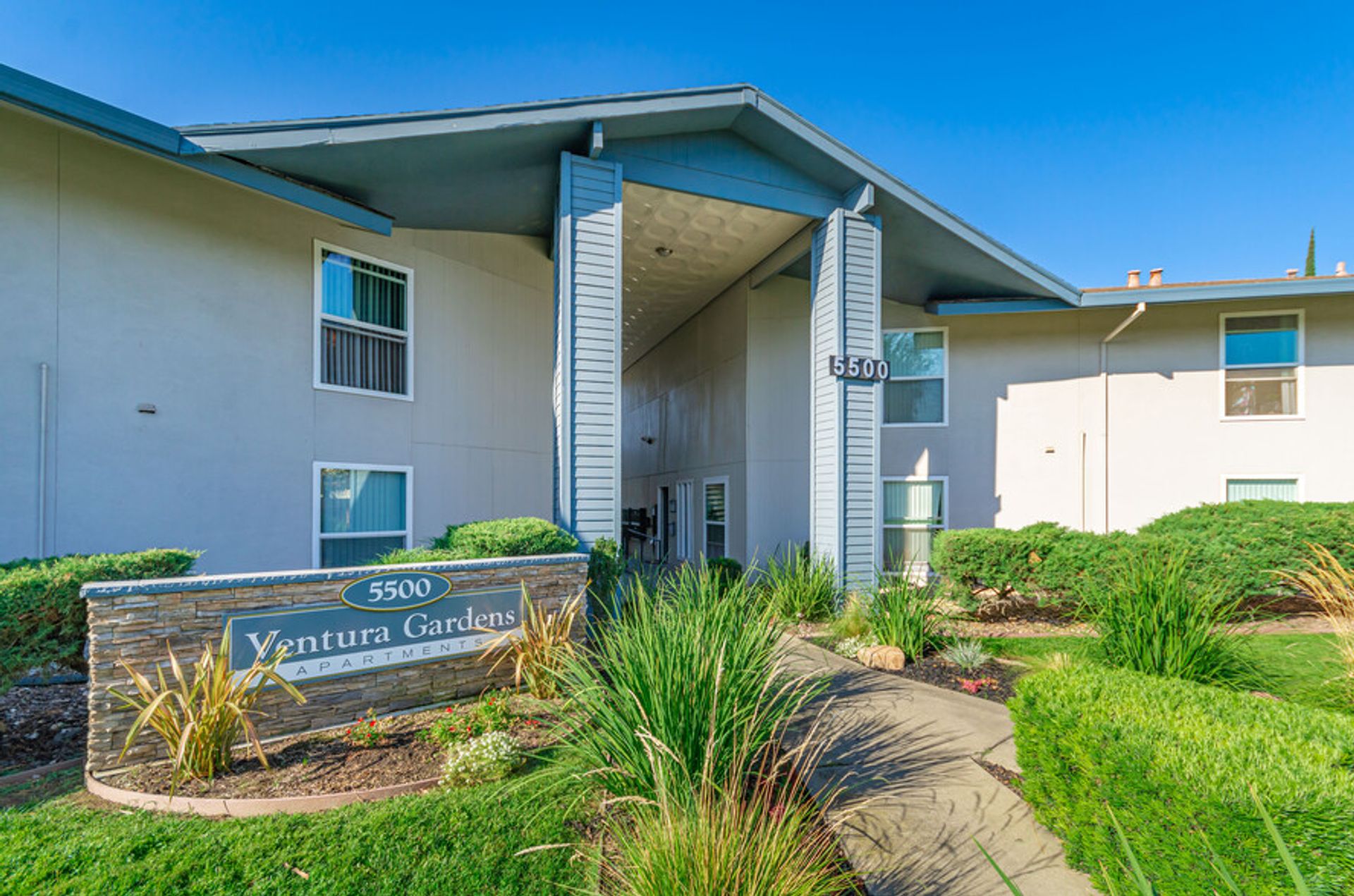 Sacramento Apartment: 5500 Foothill Garden Court