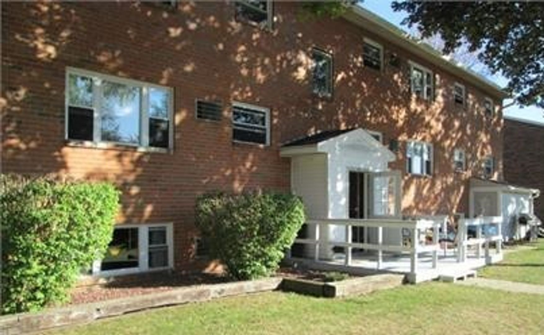 St Johns Apartment: 902 E Sturgis St