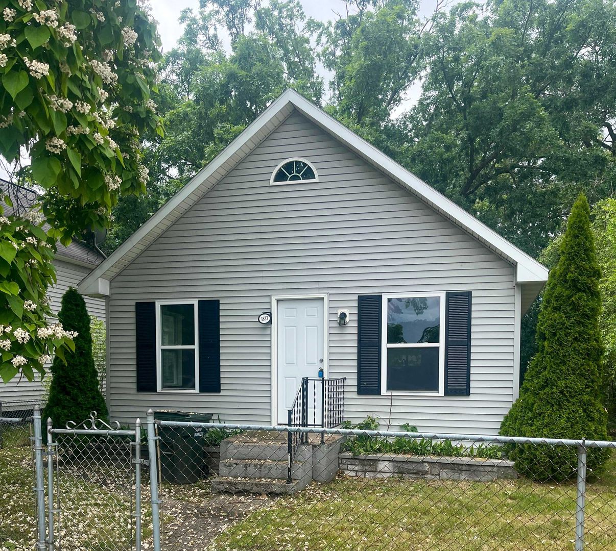 Muskegon House: 1833 Continental St
