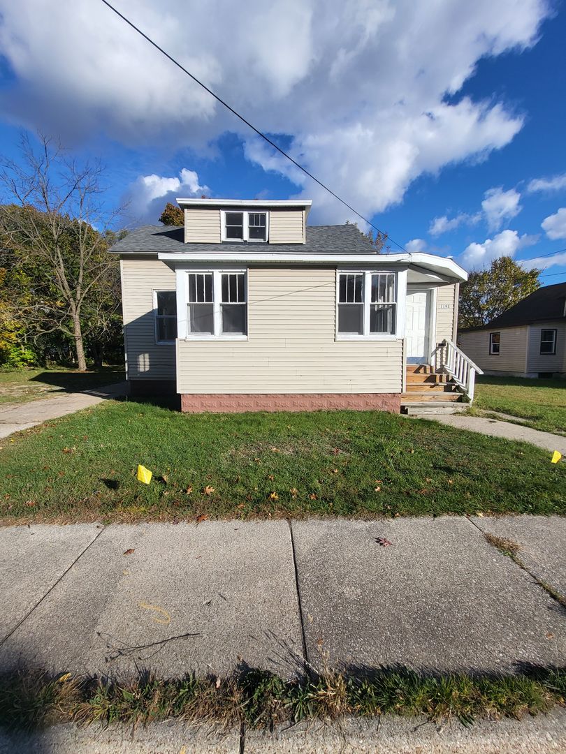 Muskegon House: 1192 Maple St