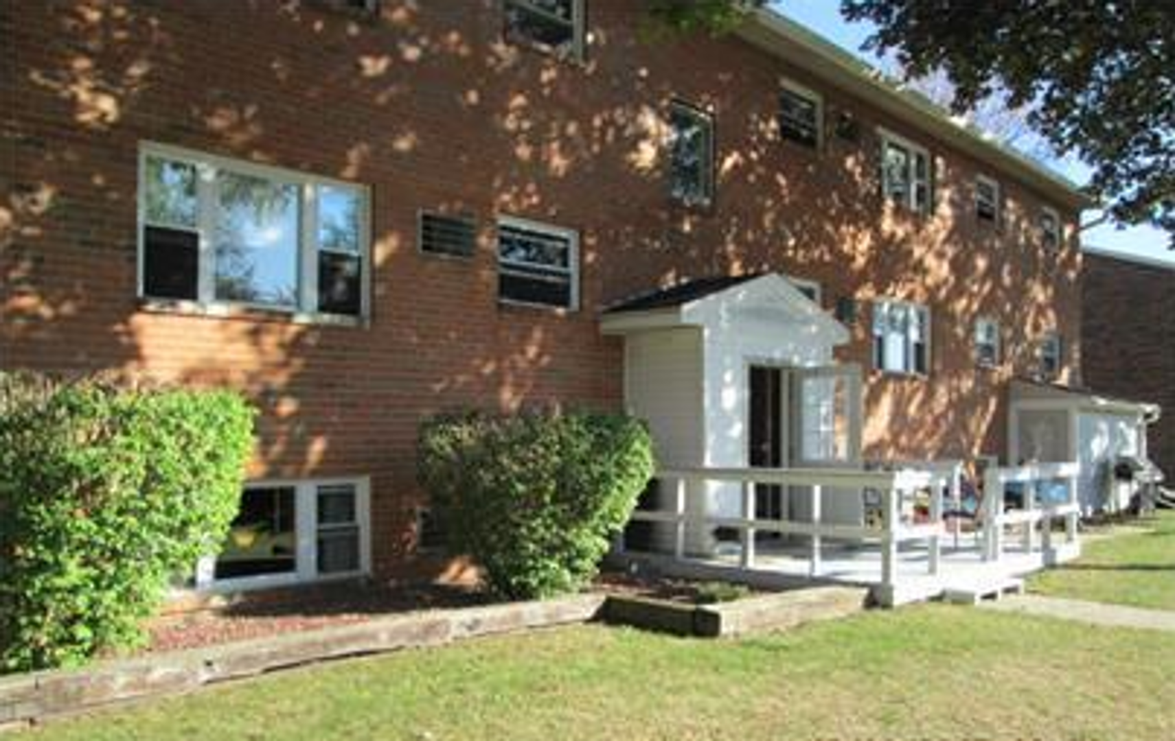 St Johns Apartment: 906 E Sturgis St