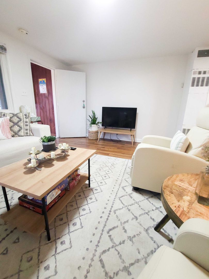 Hastings Apartment: 2359 Old Iroquois Trail