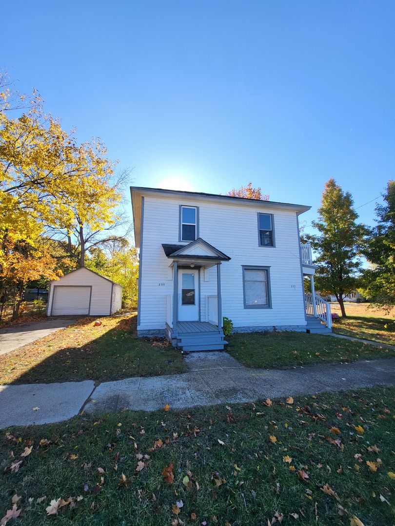 Muskegon Apartment: 233 Delaware Ave