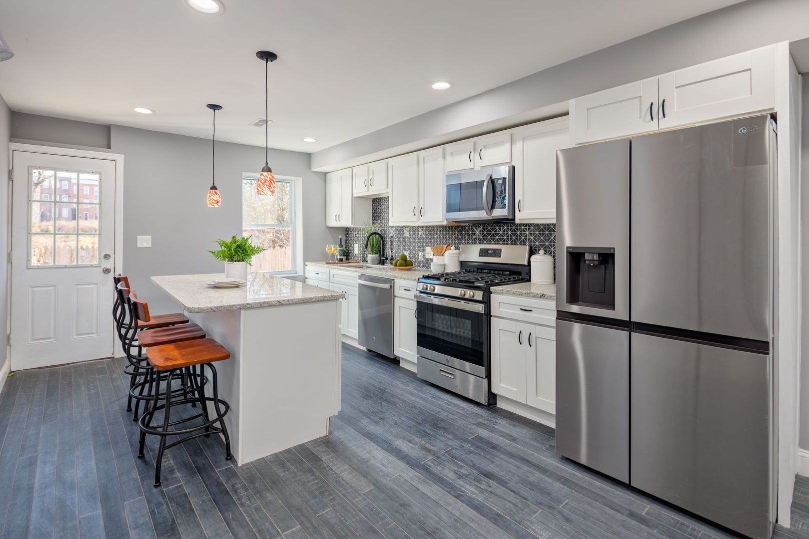 Baltimore Apartment: 2003 Hollins St