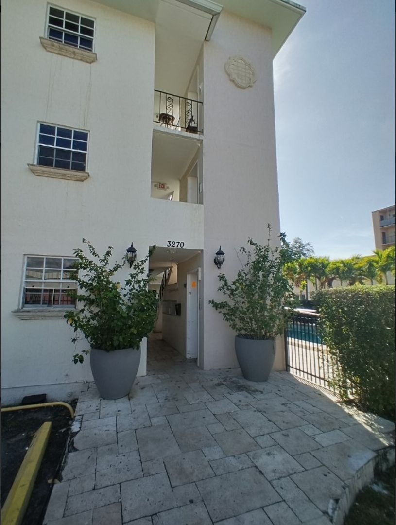 Miami Apartment: 3270 West Trade Ave