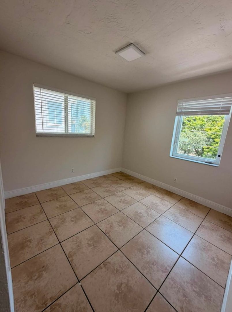 224 SW 4 Ave 5 of 12