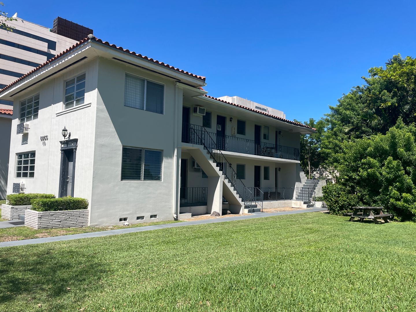 Coral Gables Apartment: Santillane Ave