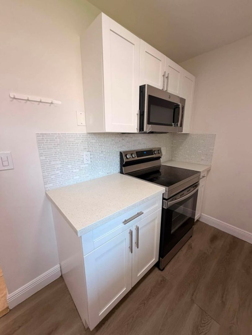 224 SW 4 Ave 2 of 12