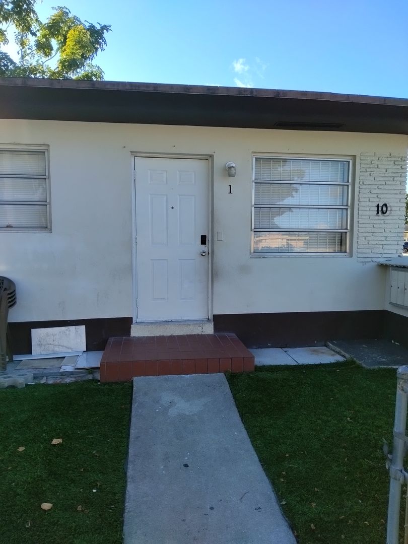 Miami Apartment: 10 SW 30TH CT