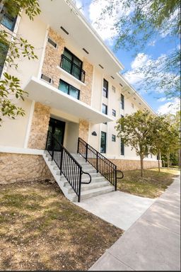 2BR/1BA in Coral Gables | Renovated | Move-In Specials – photo 1