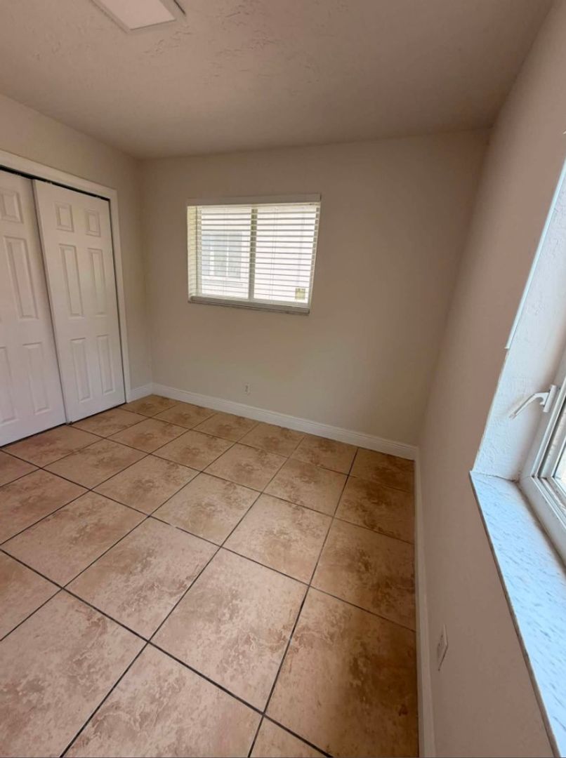 224 SW 4 Ave 6 of 12