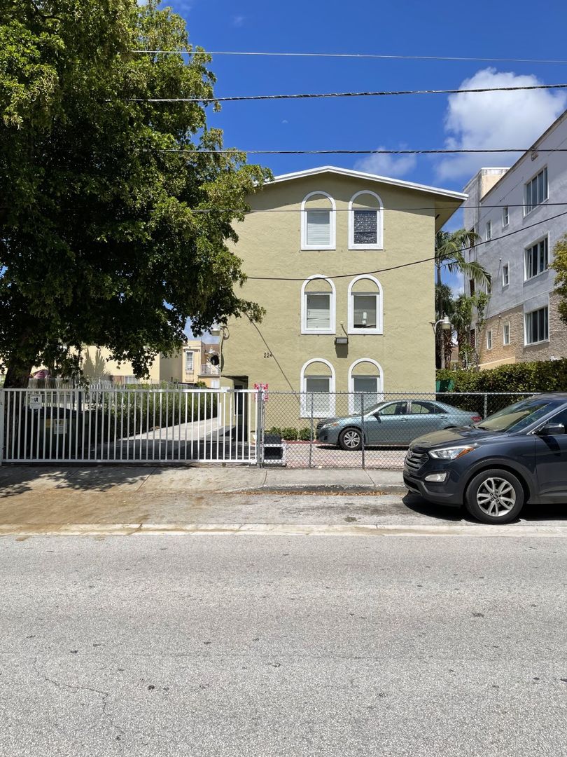 Miami Apartment: 224 SW 4 Ave