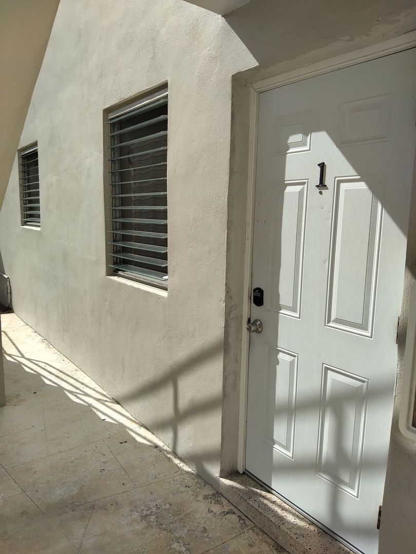 Coral Gables Apartment: Santillane Ave