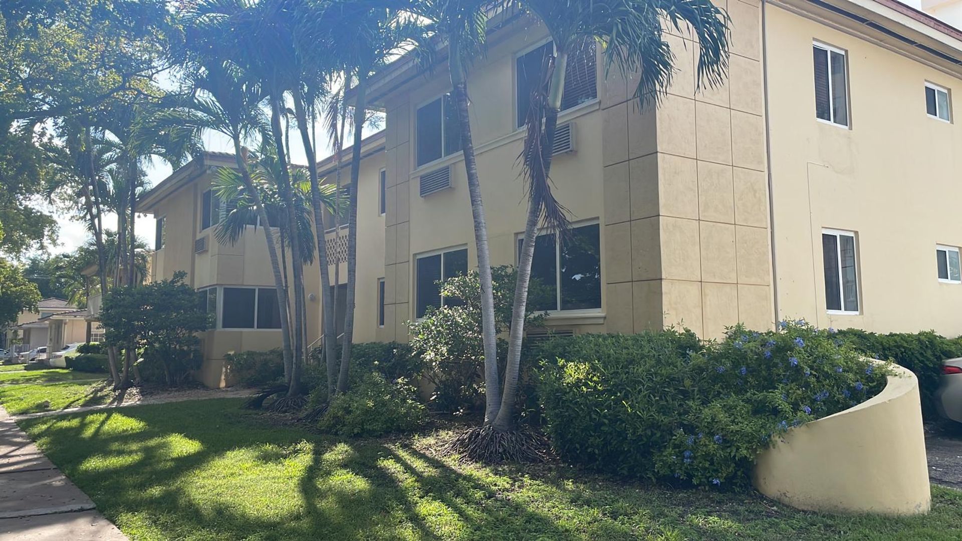 Coral Gables Apartment: Menores Ave