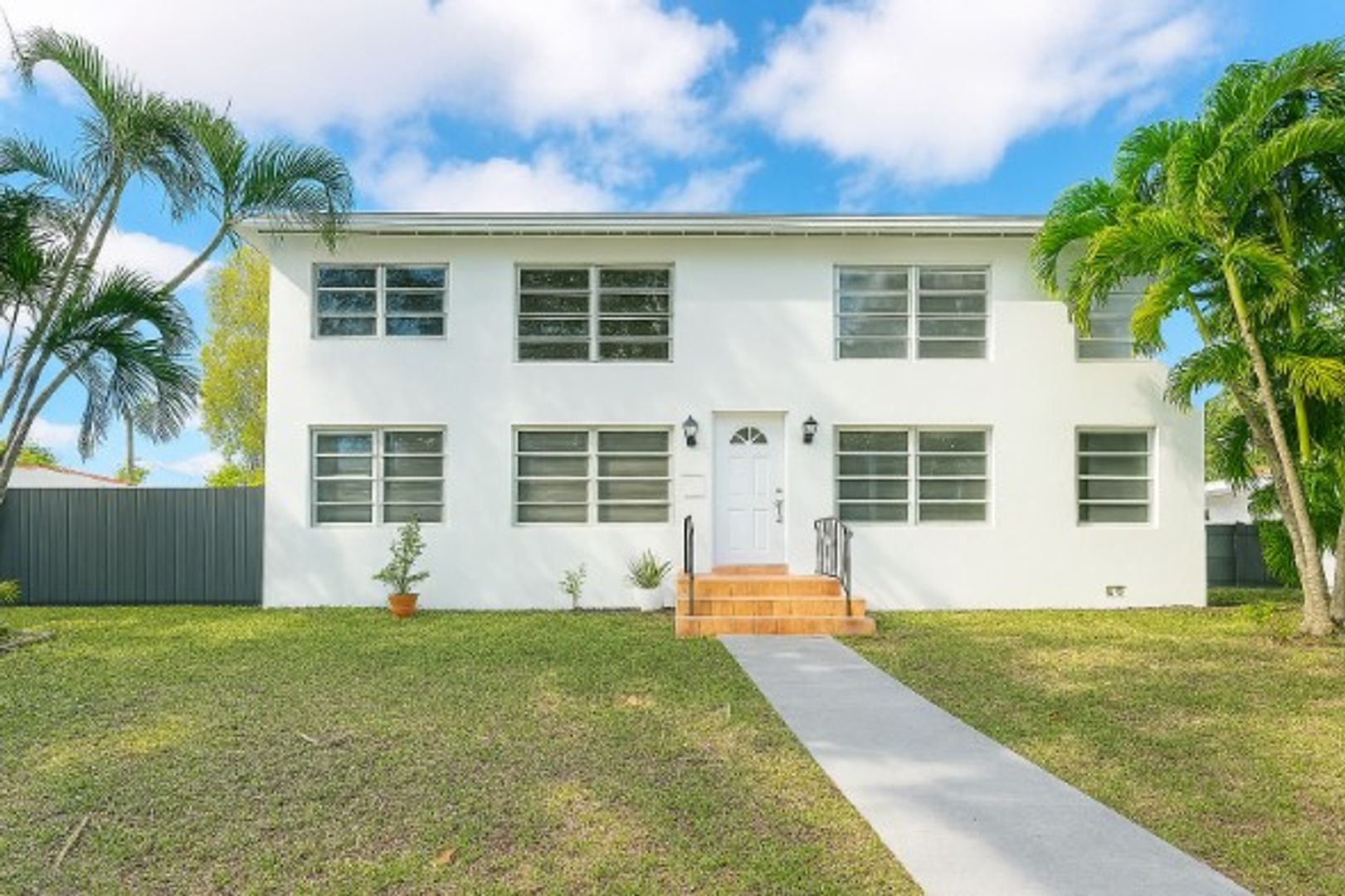 Coral Gables Apartment: 365 Menores Avenue