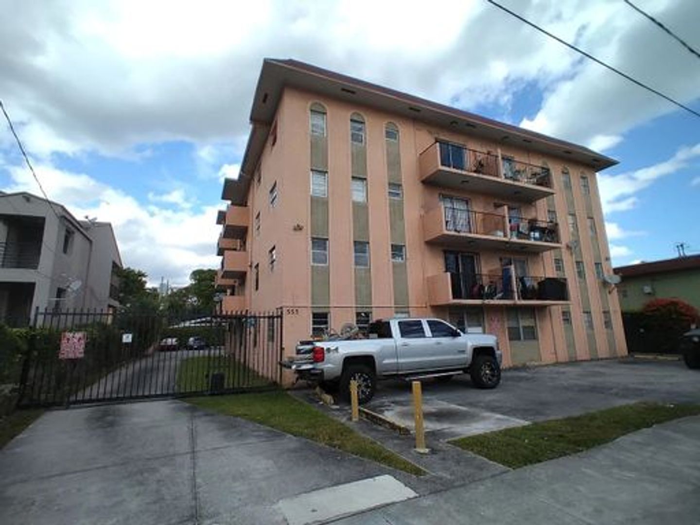 Miami Apartment: 555 SW 4Th St
