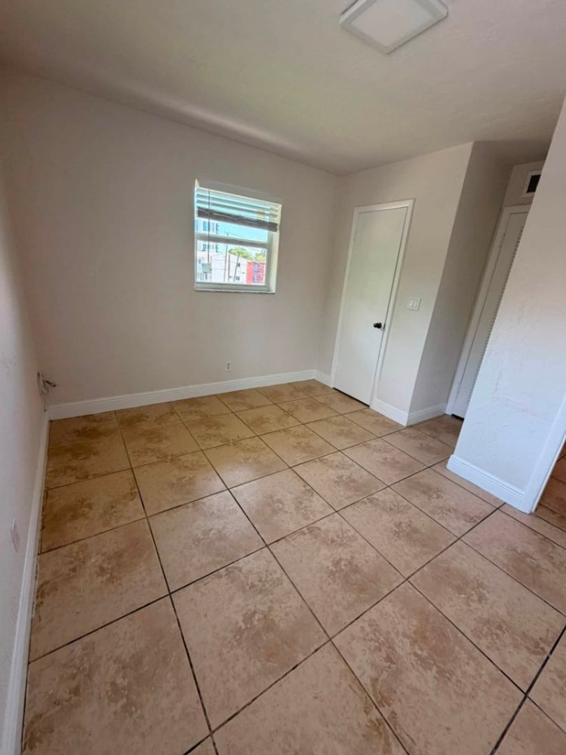 224 SW 4 Ave 4 of 12