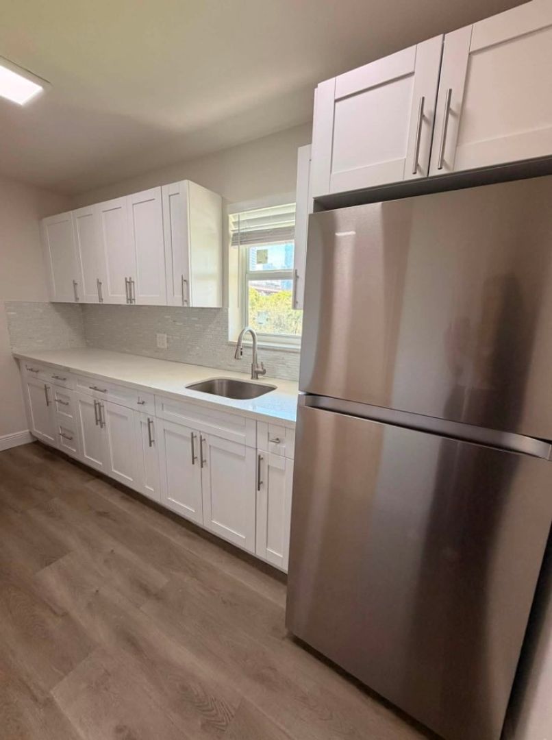 224 SW 4 Ave 12 of 12