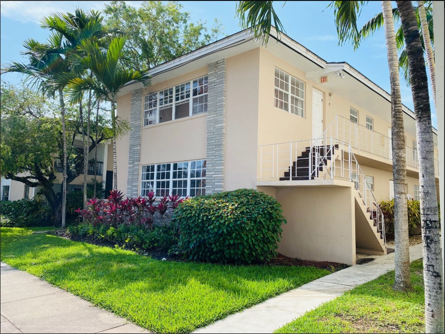Coral Gables Apartment: 520-524 Valencia Ave