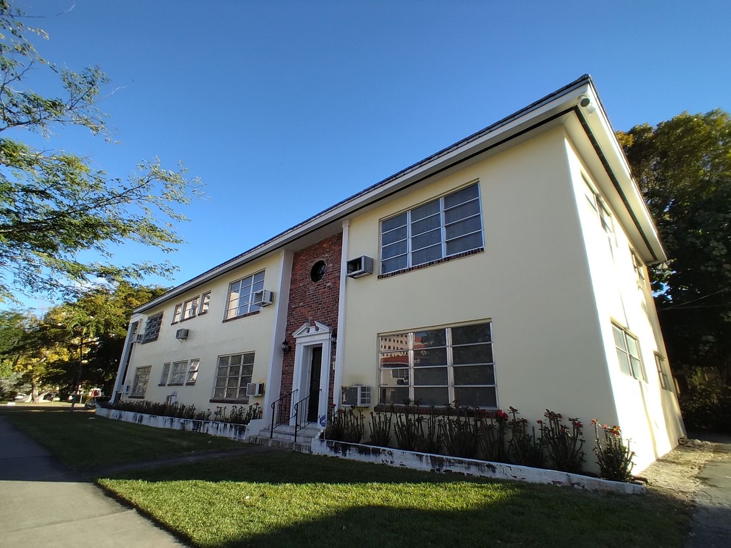 Coral Gables Apartment: 1000 E Ponce de Leon Blvd