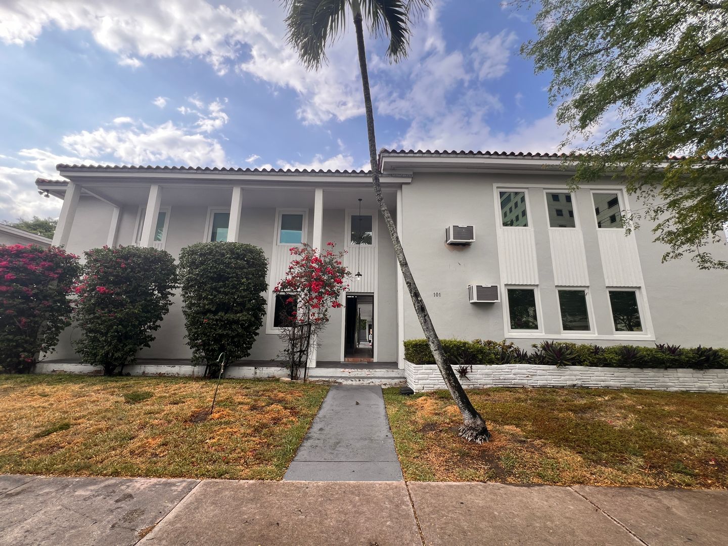 Coral Gables Apartment: 101 Antiquera Ave
