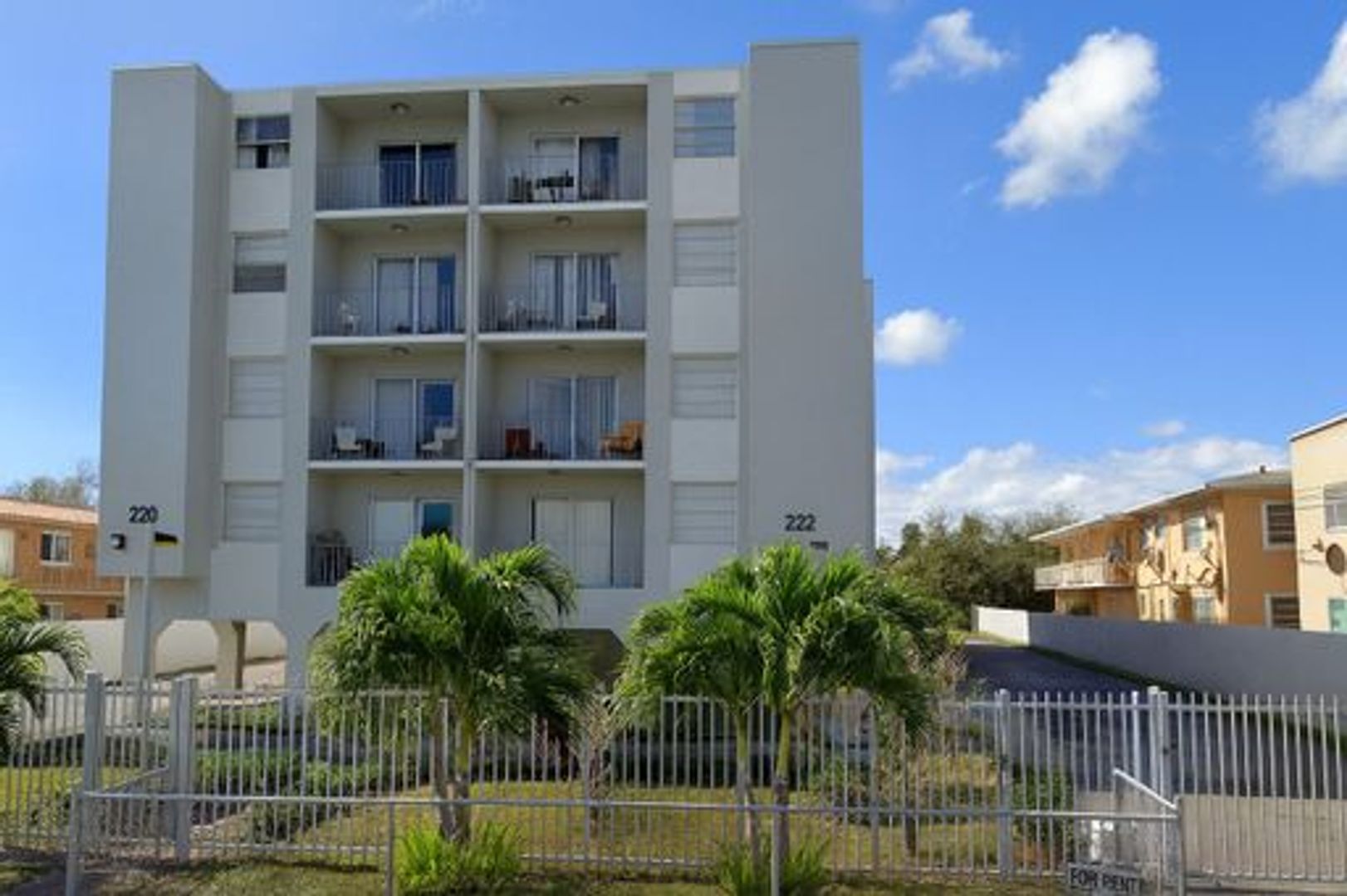 Miami Apartment: 220 SW 17 Ct