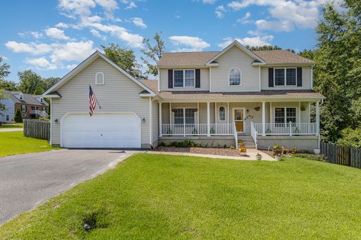 5-bedroom, 3.5-bath home is just minutes from Central Park and I-95 – photo 1