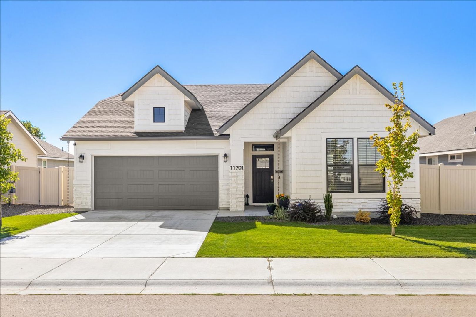 Star House: 11701 W Rose Lake St