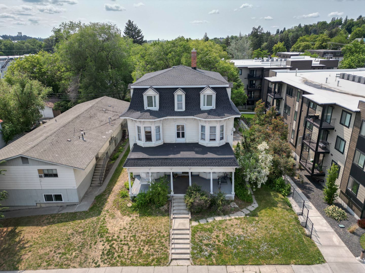 Moscow Apartment: 101 South Almon Street