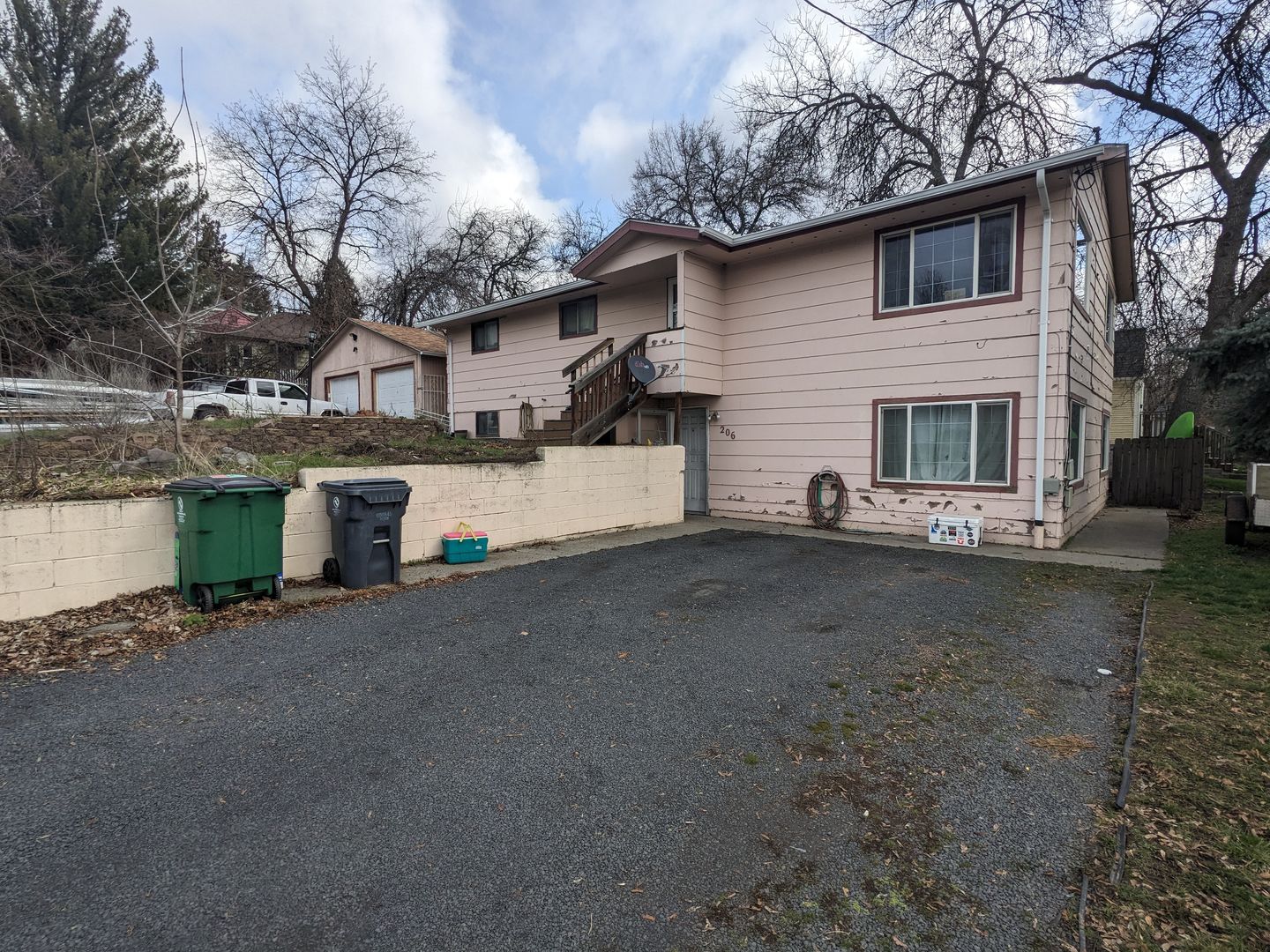 Moscow Apartment: 206 Cherry Street