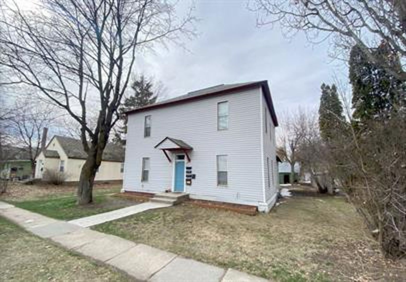Moscow Apartment: 217 North Almon Street