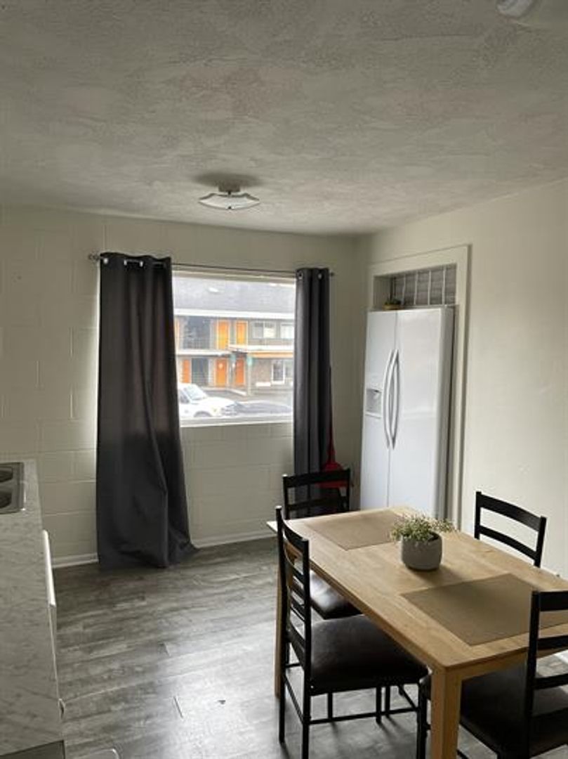 Moscow Apartment: 521 South Jackson Street