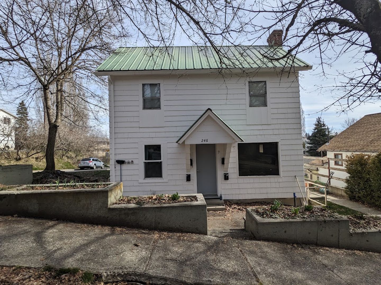 Moscow Apartment: 248 North Asbury Street