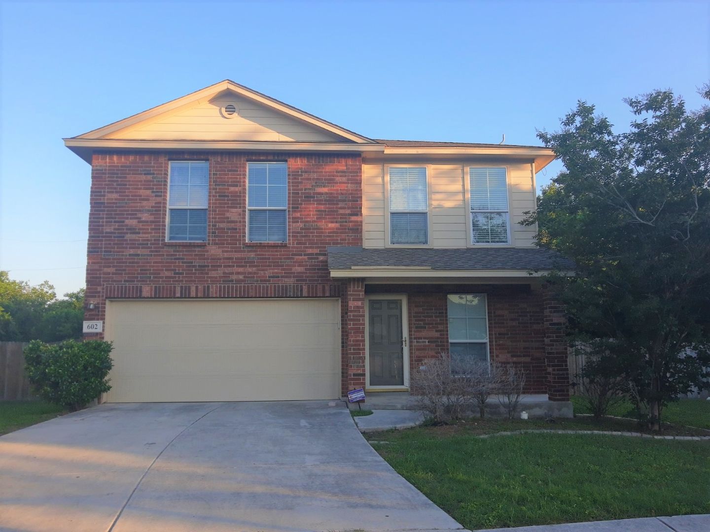 Converse House: 602 Diana Dr
