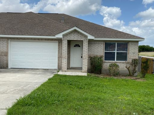 New Braunfels 3 Bedroom Single Story Duplex Available NOW! – photo 1