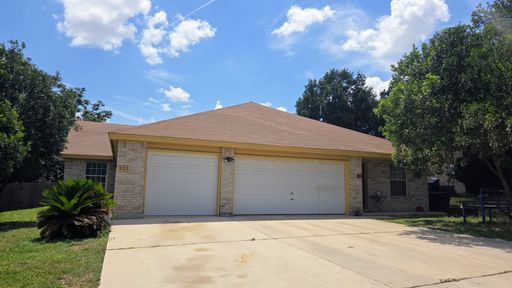New Braunfels 2 Bedroom 2 Bath less than 1 mile from Landa Park! – photo 1