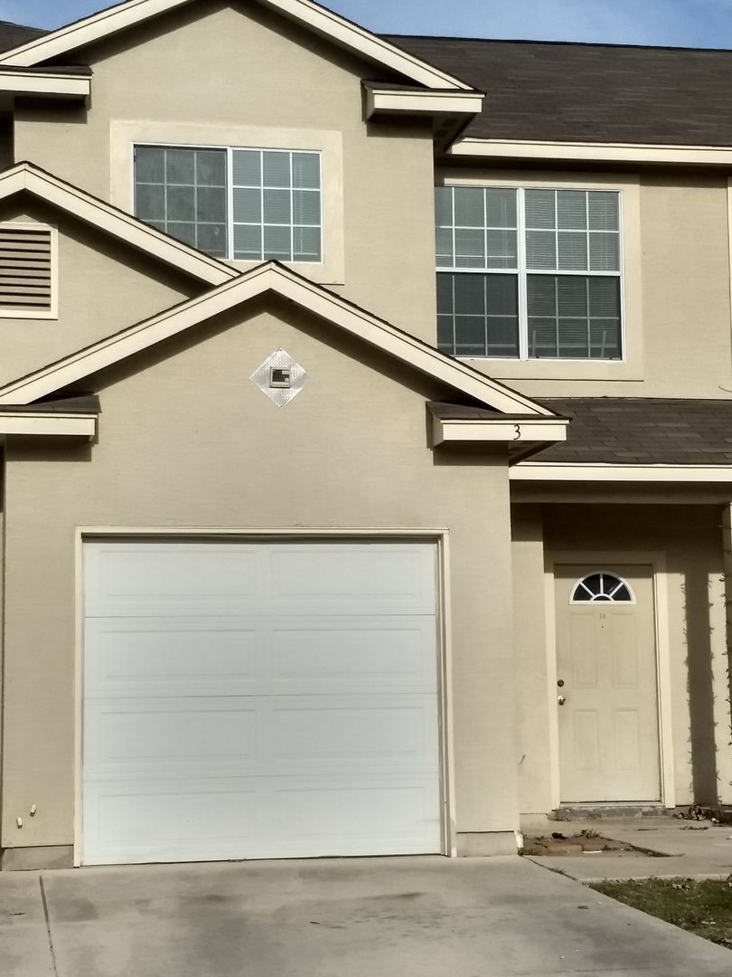 San Antonio Townhome: 5011 Summit Pass - 3